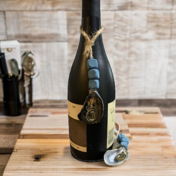 1 - Wine Bottle & Liquor Bottle Charm - Oyster shell with an Round Anchor Charm - Picture 3 of 7